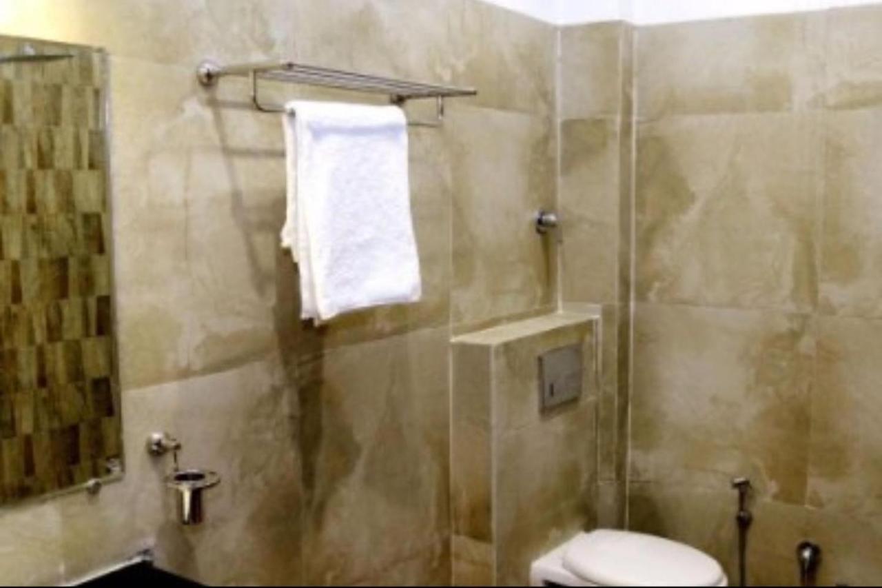 Hotel Kamad Giri,Ujjain Εξωτερικό φωτογραφία