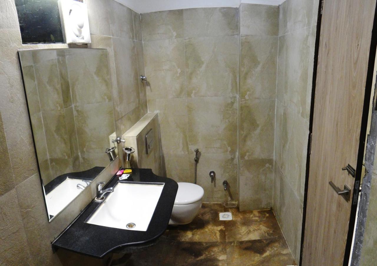 Hotel Kamad Giri,Ujjain Εξωτερικό φωτογραφία