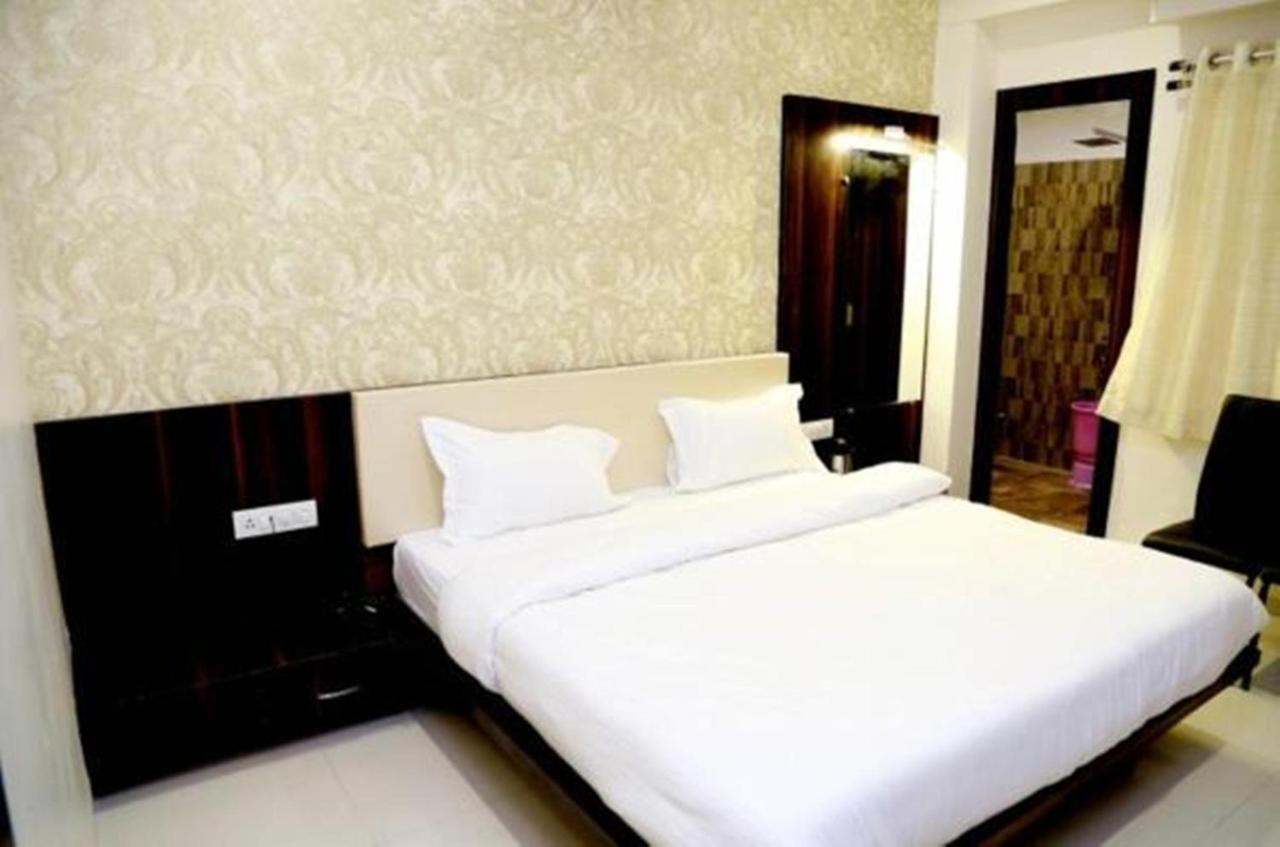 Hotel Kamad Giri,Ujjain Εξωτερικό φωτογραφία