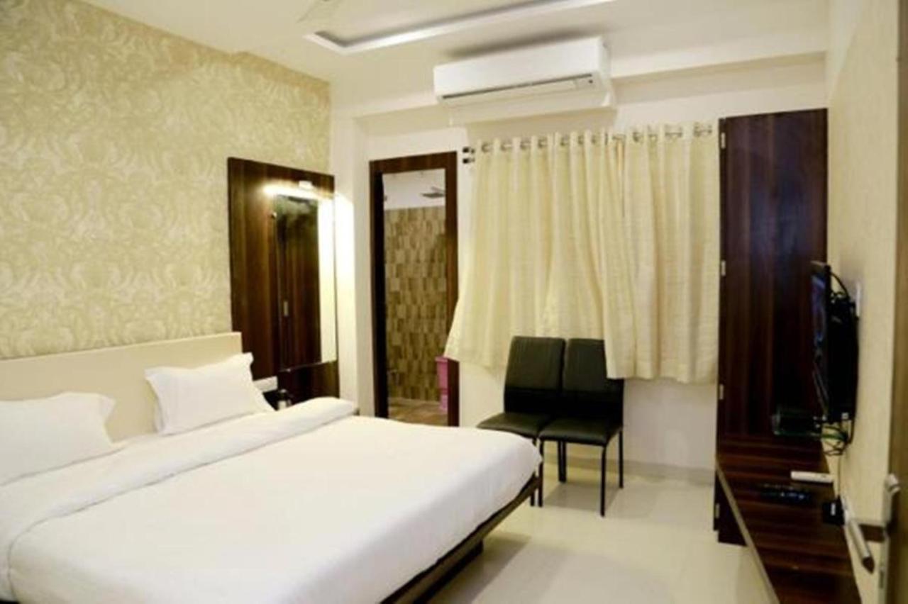 Hotel Kamad Giri,Ujjain Εξωτερικό φωτογραφία
