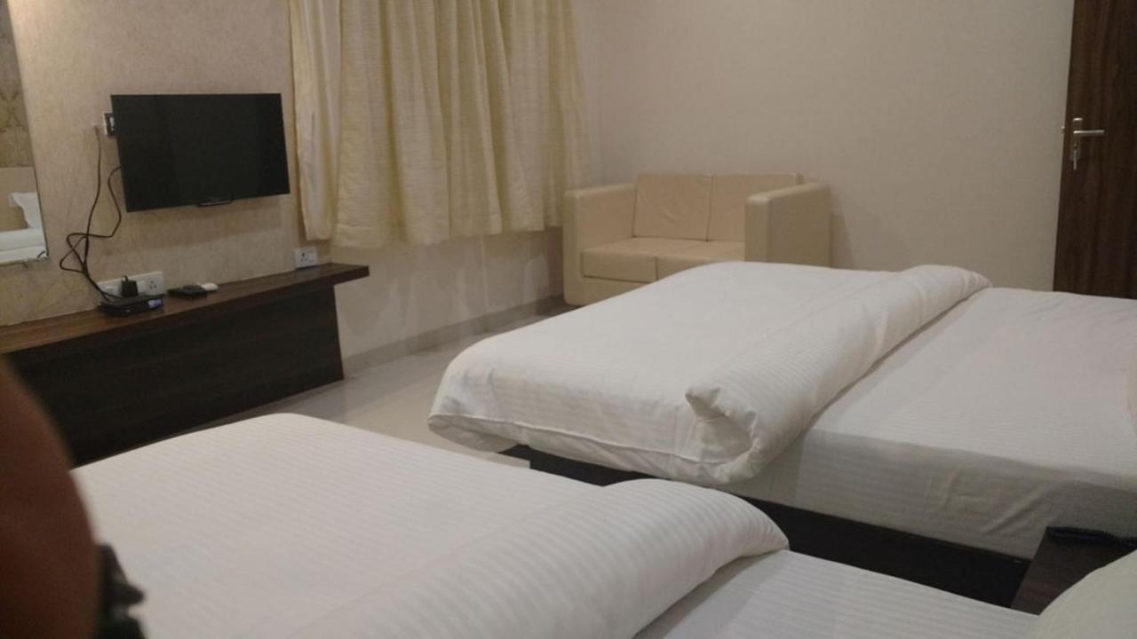 Hotel Kamad Giri,Ujjain Εξωτερικό φωτογραφία